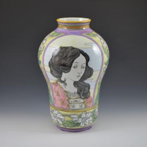 Vaso con figura femminile, paesaggio e decoro floreale